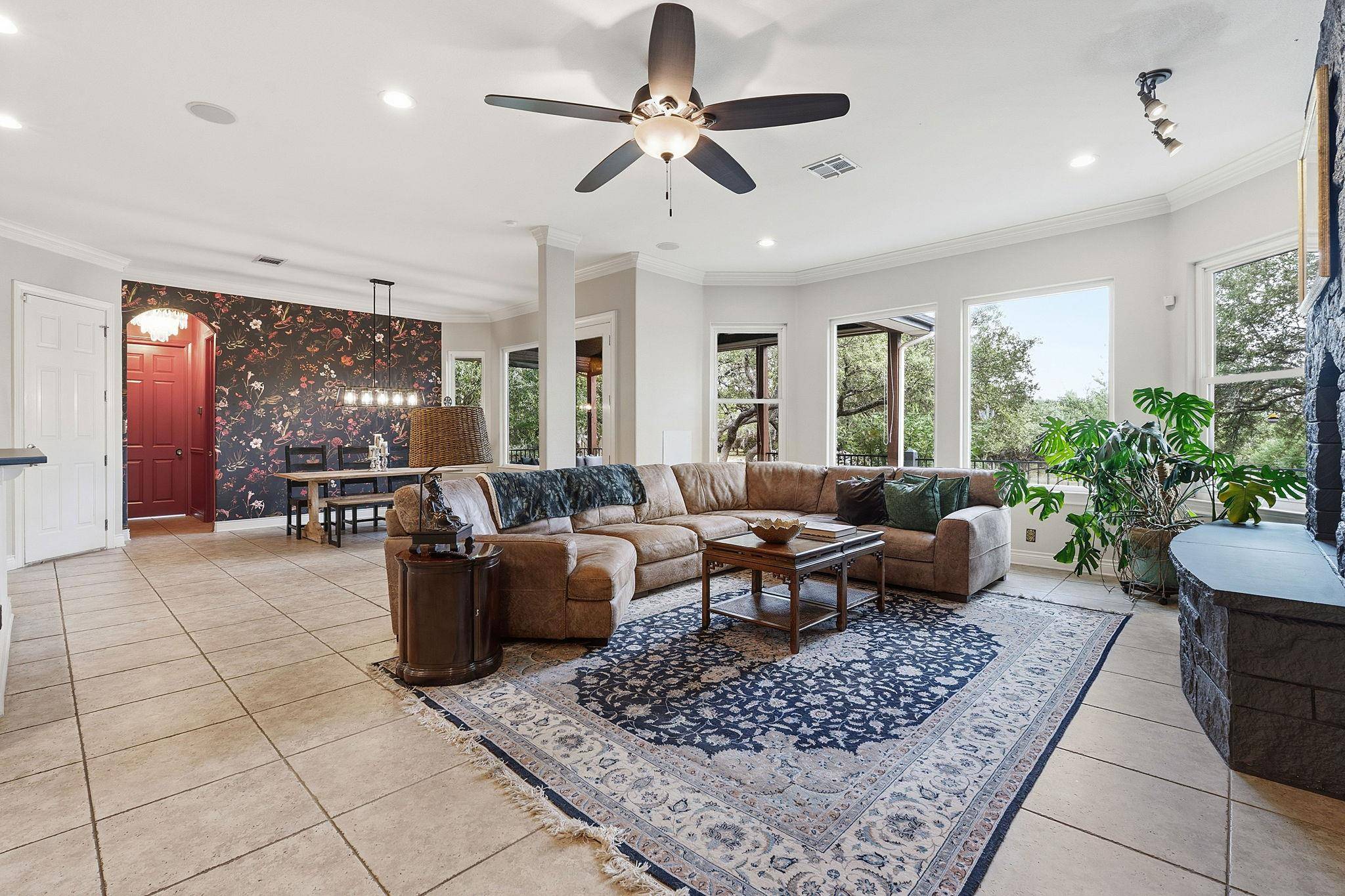 607 Saddlehorn DR, Dripping Springs, TX 78620