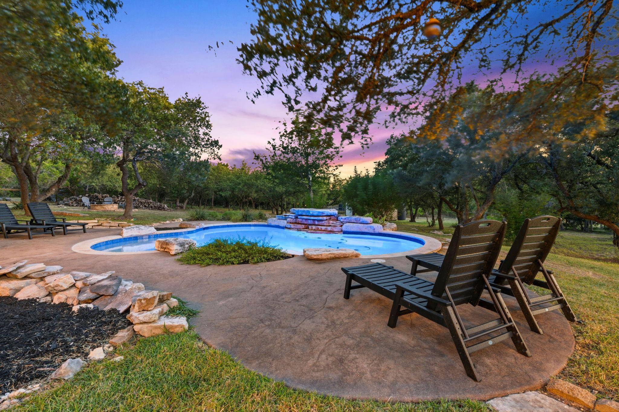 607 Saddlehorn DR, Dripping Springs, TX 78620