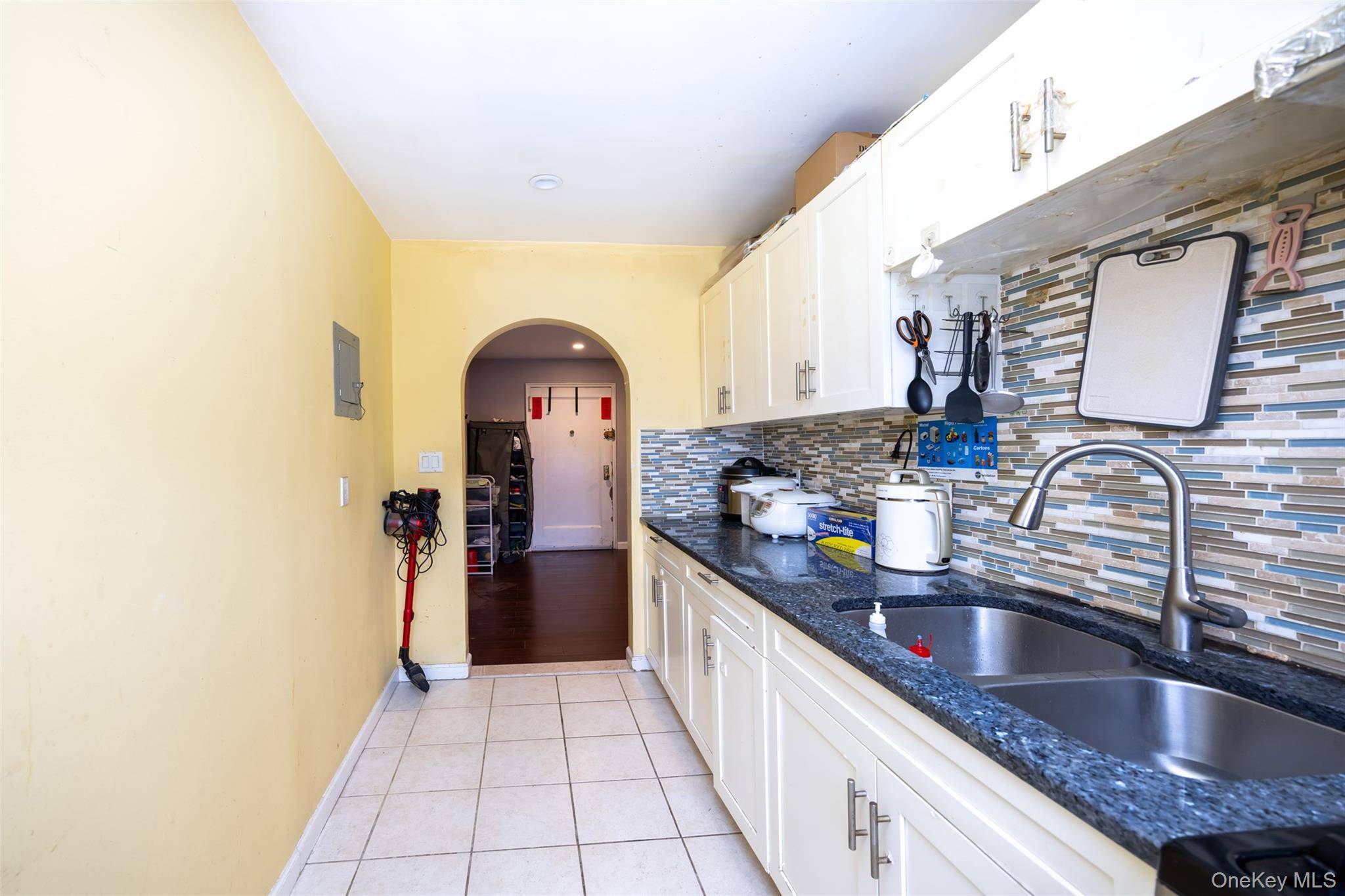 69-12 140th ST #2C, Kew Garden Hills, NY 11367