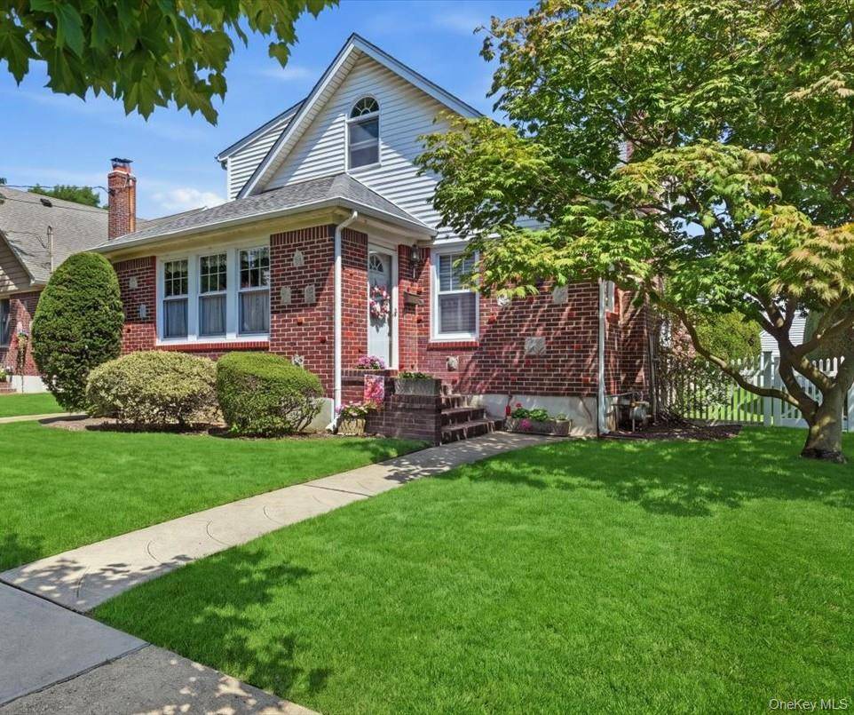 73 Chestnut AVE, Floral Park, NY 11001