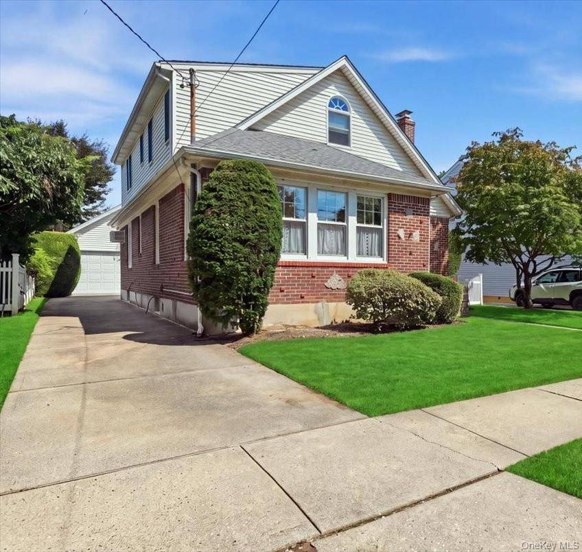 73 Chestnut AVE, Floral Park, NY 11001