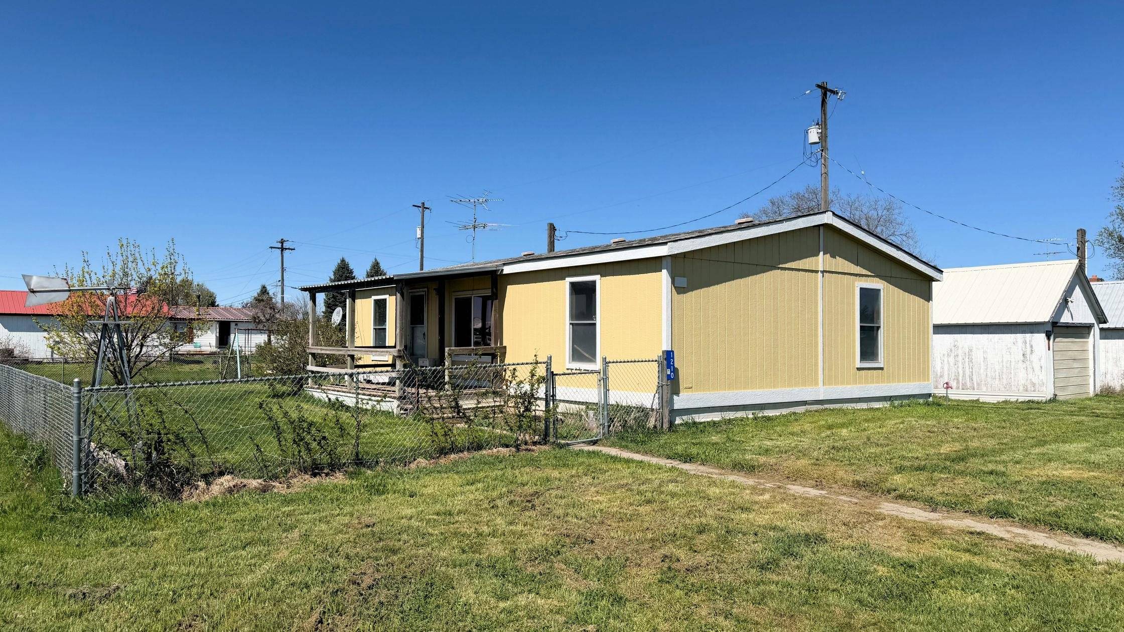 1210 2nd St, Davenport, WA 99122