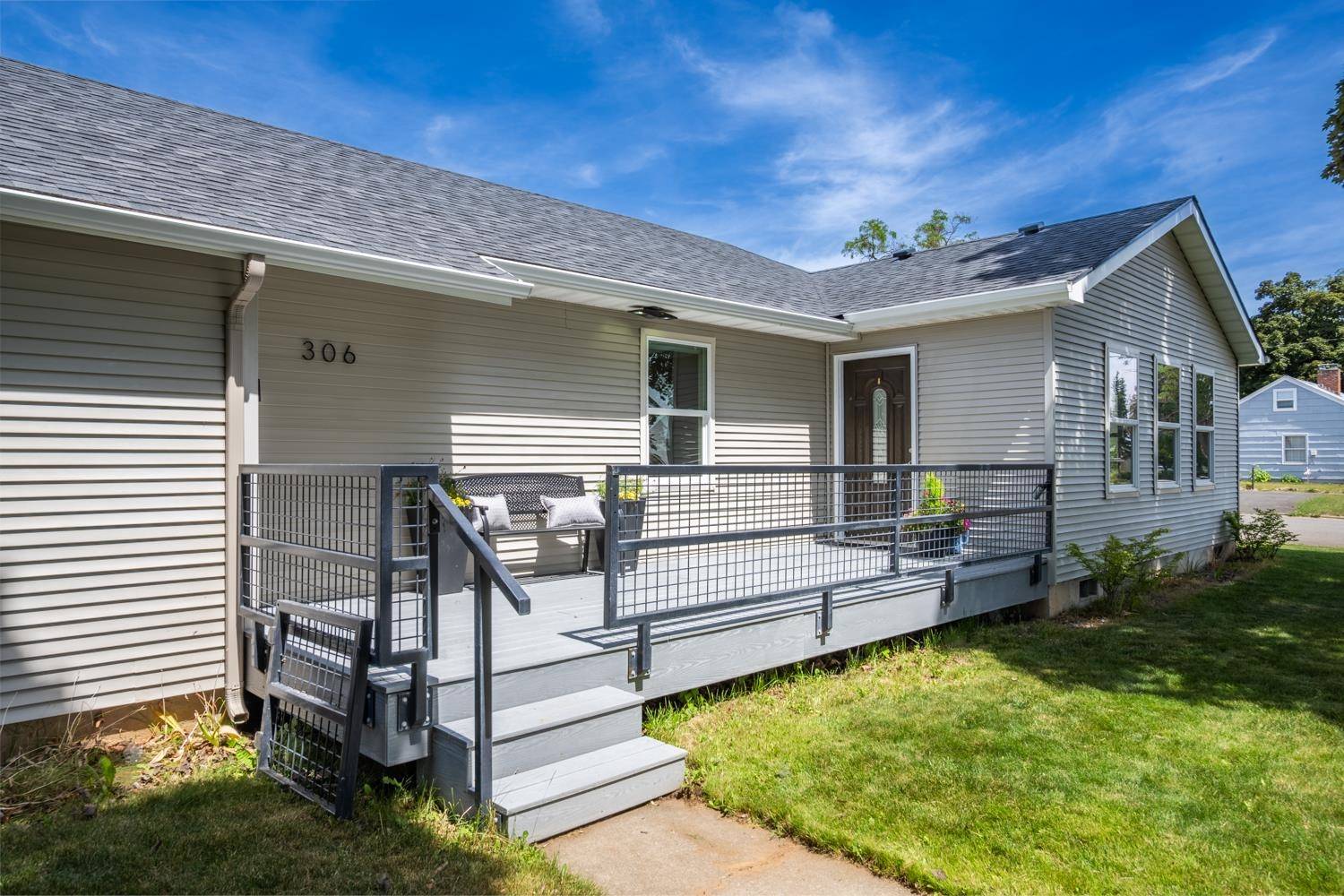 306 W 3rd St, Cheney, WA 99004