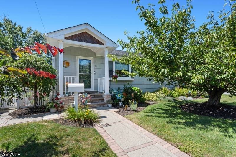 5 Corsi Rd, Bloomfield Twp., NJ 07003