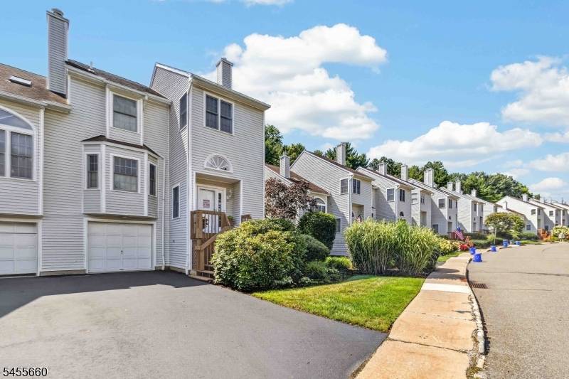 44 Ryan Ln, Lincoln Park Boro, NJ 07035