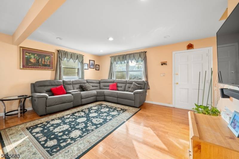 109 Maple Hill Rd, Clifton City, NJ 07013