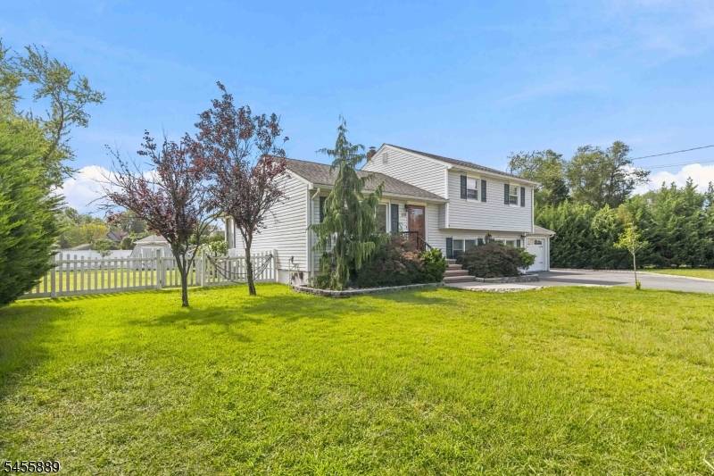 112 Sand Rd, Fairfield Twp., NJ 07004