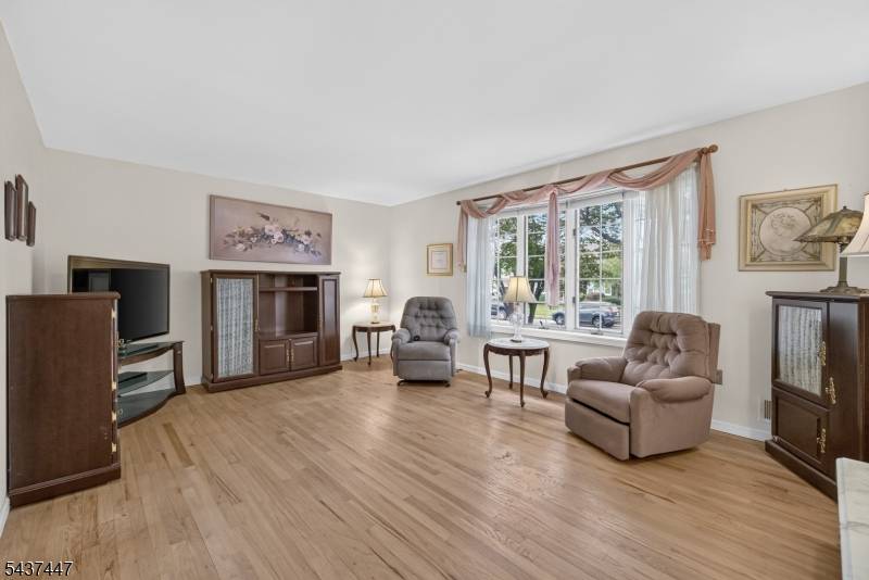 25 Princeton Dr, Middlesex Boro, NJ 08846