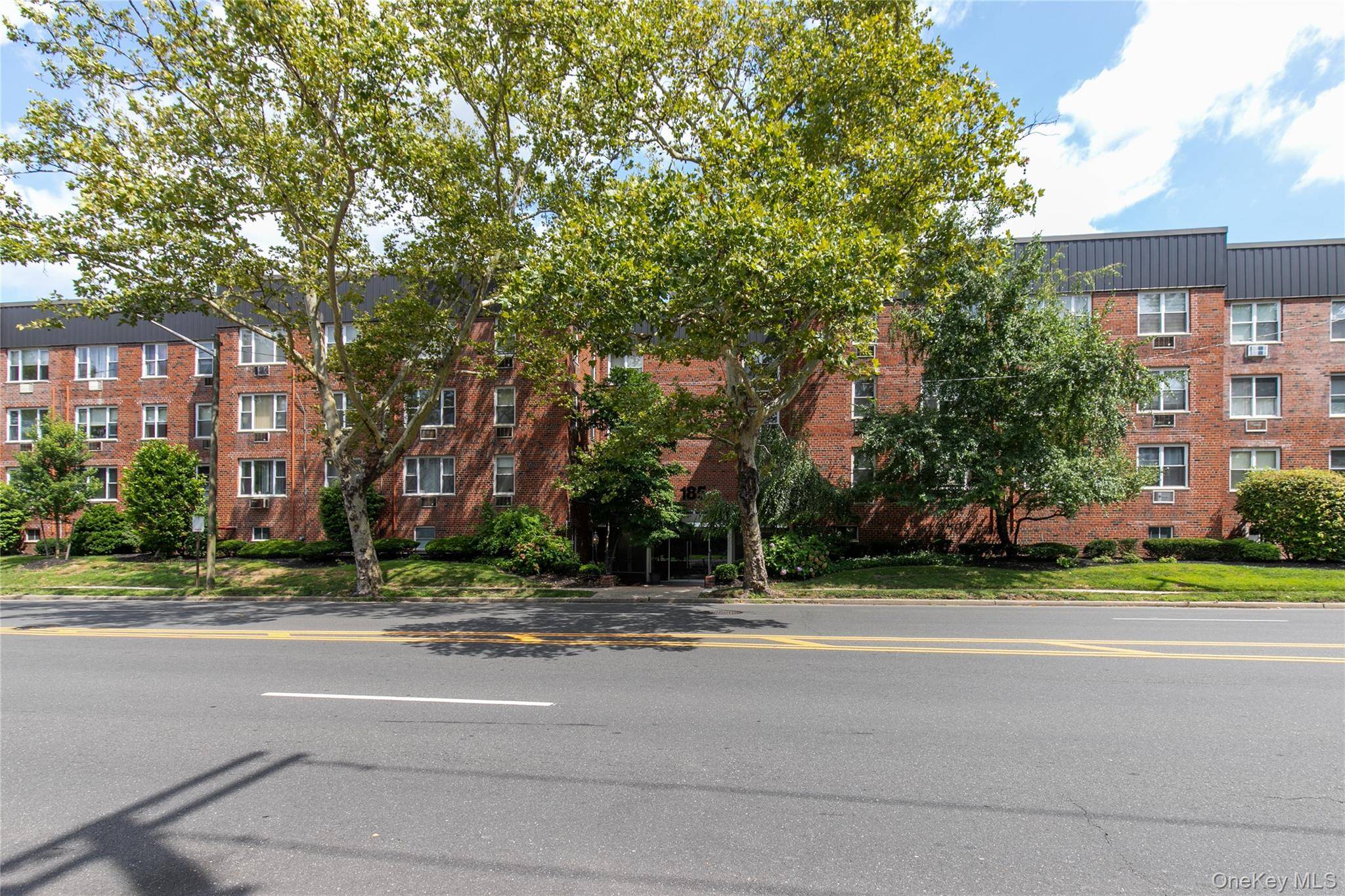 185 Middle Neck #1-L, Great Neck, NY 11021