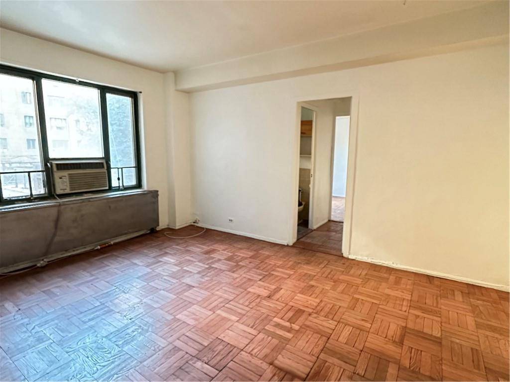 1560 Metropolitan AVE #ME, Bronx, NY 10462