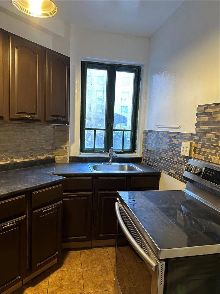 1560 Metropolitan AVE #ME, Bronx, NY 10462