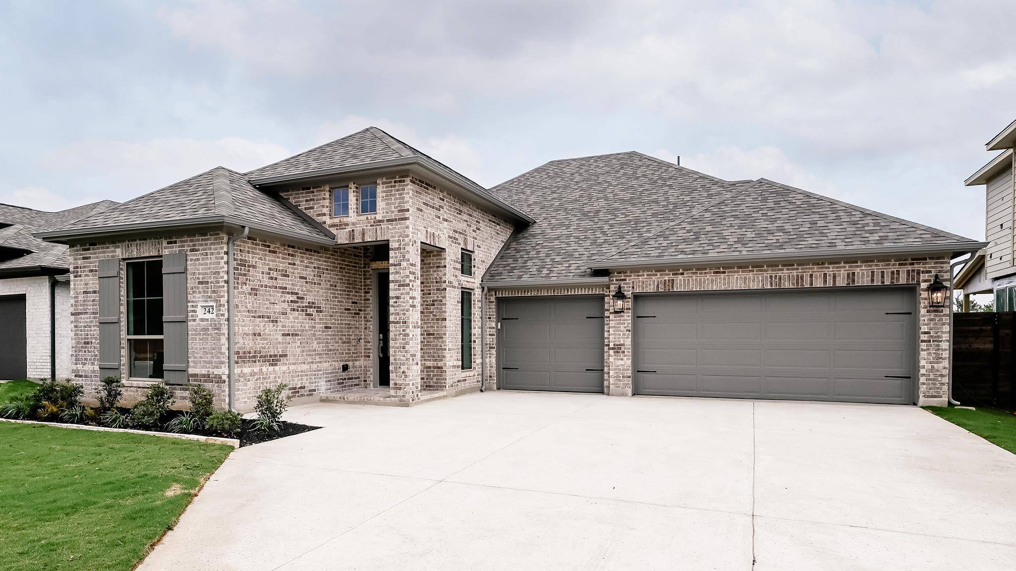 242 Melody RD, Lockhart, TX 78644
