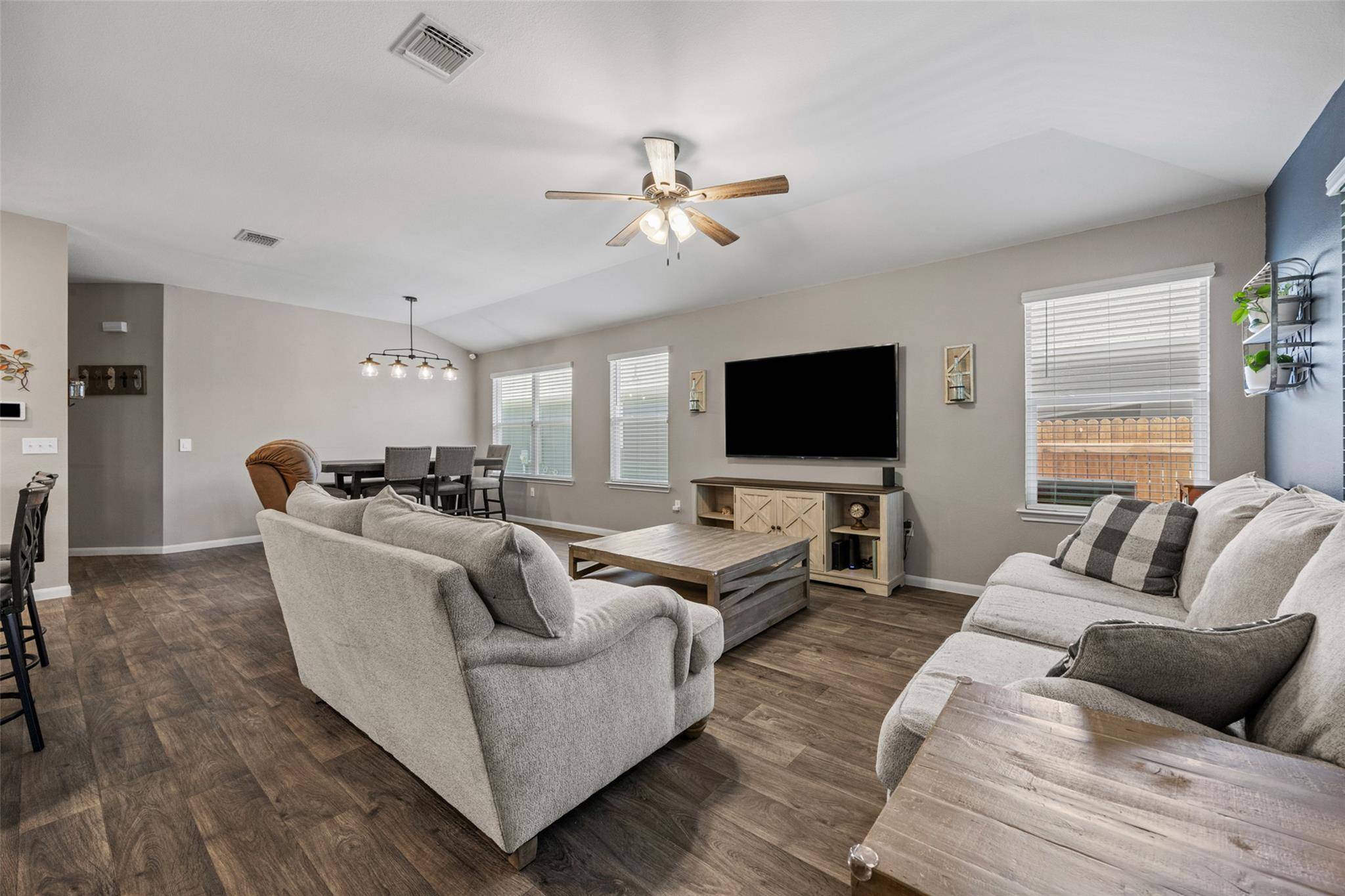 316 Cassandra DR, Hutto, TX 78634