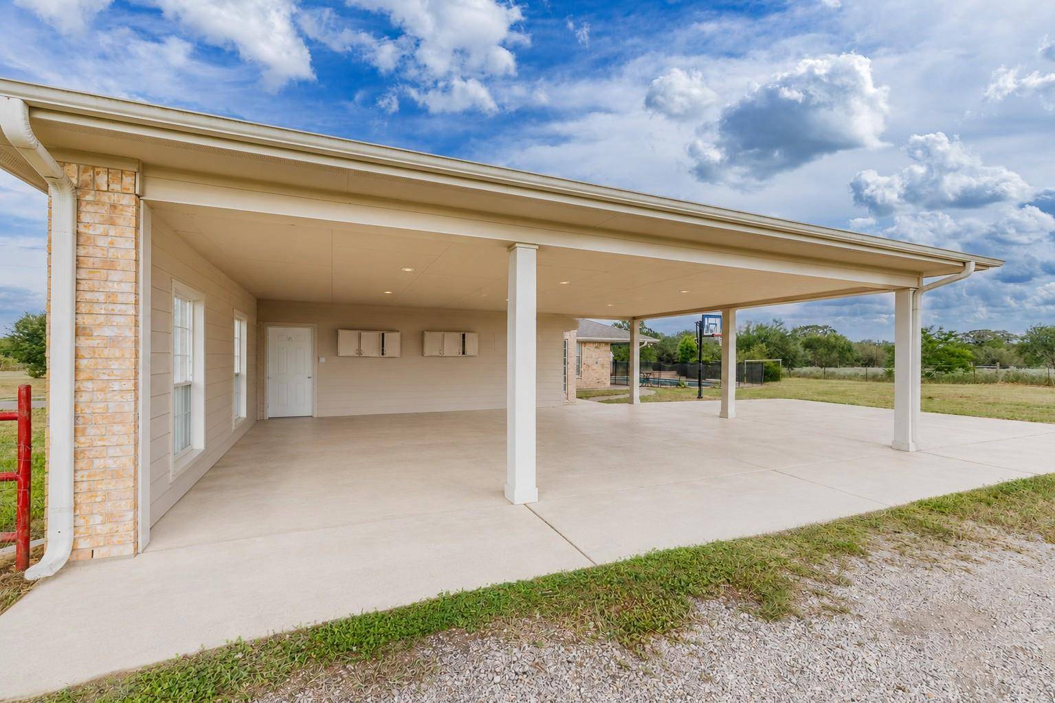 1710 Harwood RD, Luling, TX 78648