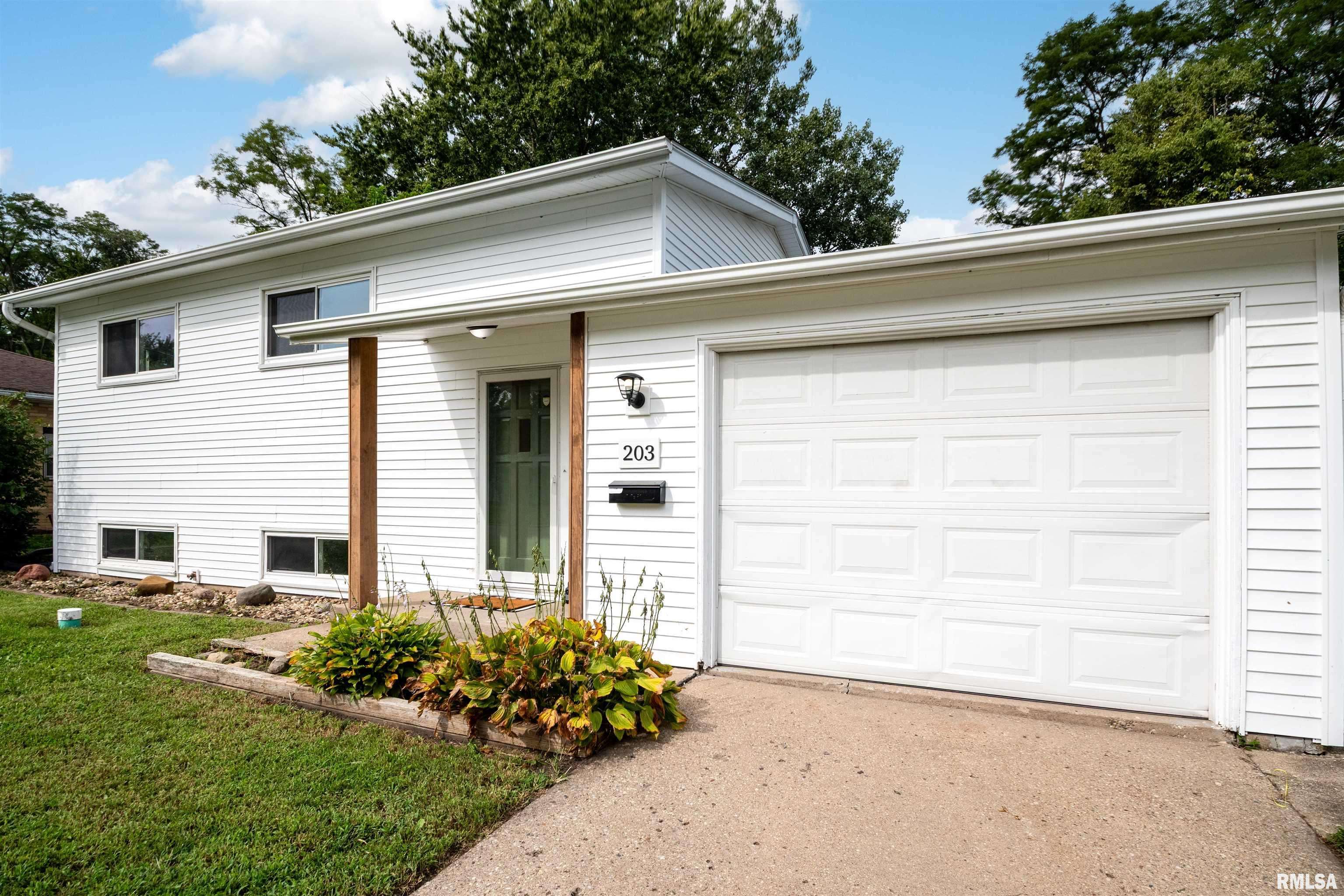 203 ARROW ST, Pekin, IL 61554