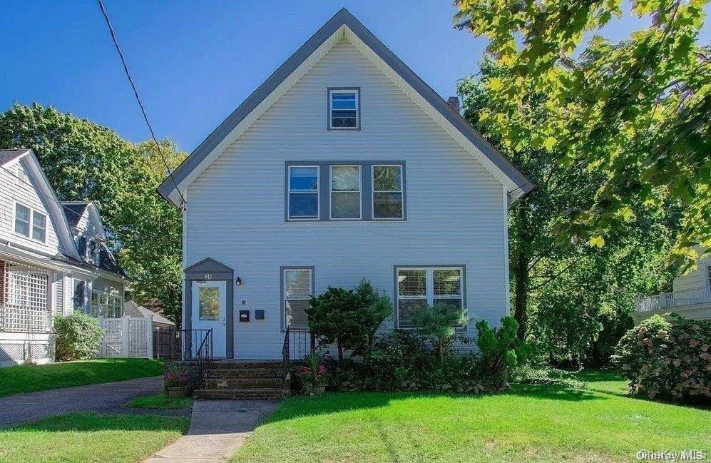 20 Dewey ST #2, Huntington, NY 11743