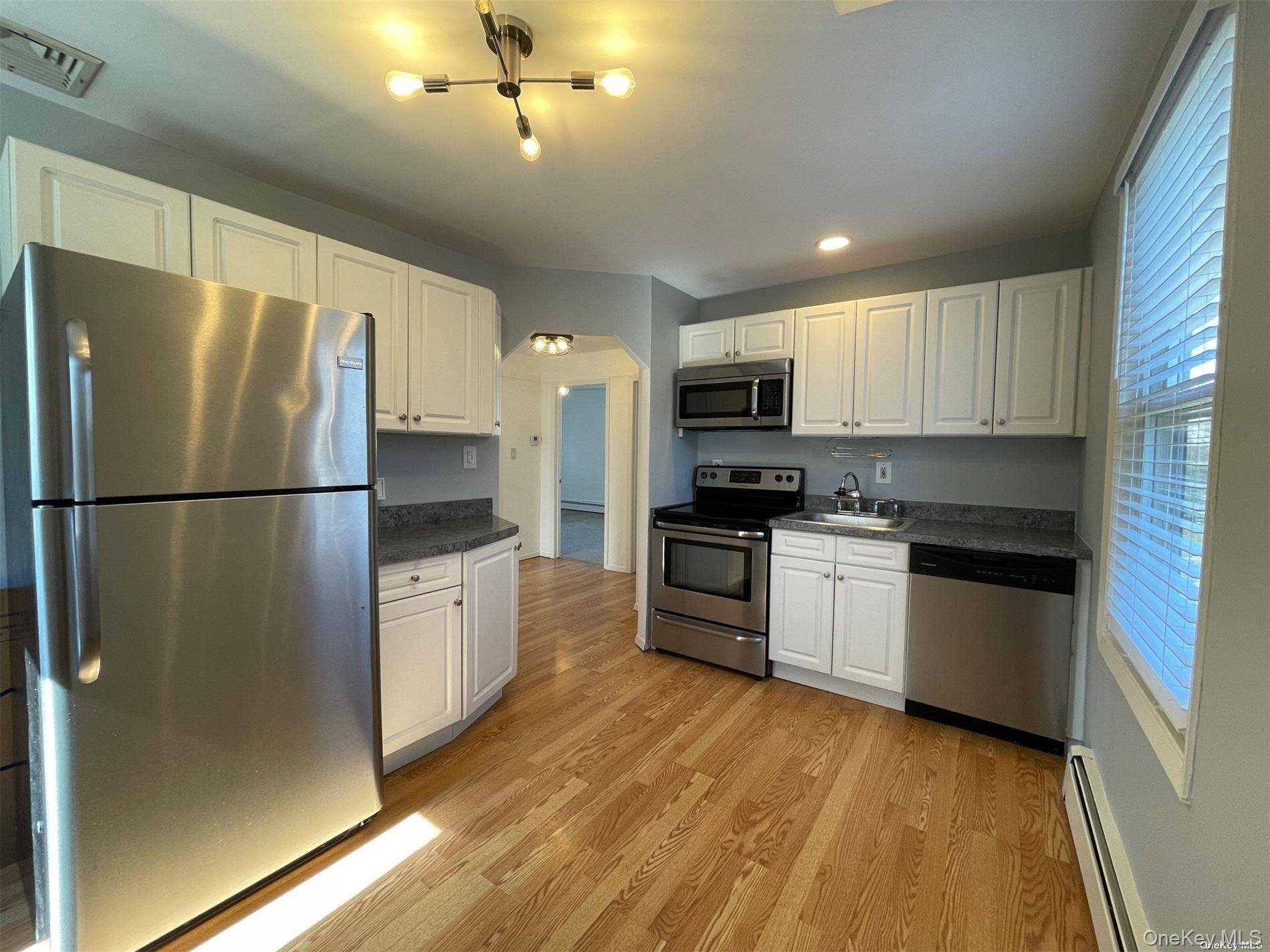 20 Dewey ST #2, Huntington, NY 11743