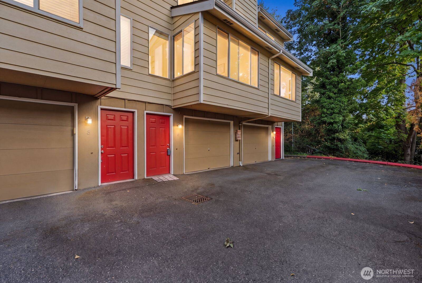 11802 98th AVE NE #B6, Kirkland, WA 98034