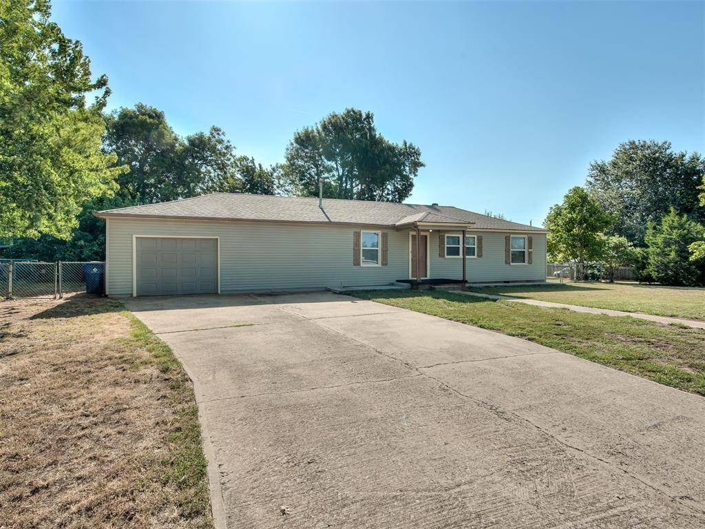 704 N Madison AVE, Blanchard, OK 73010