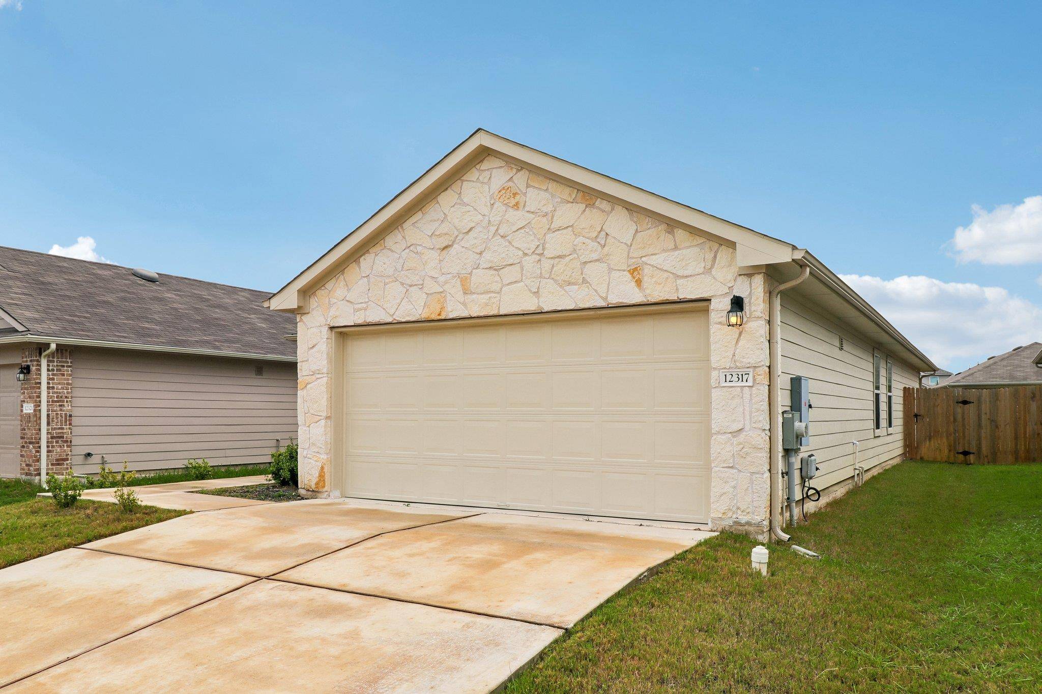 12317 Token TRL, Elgin, TX 78621