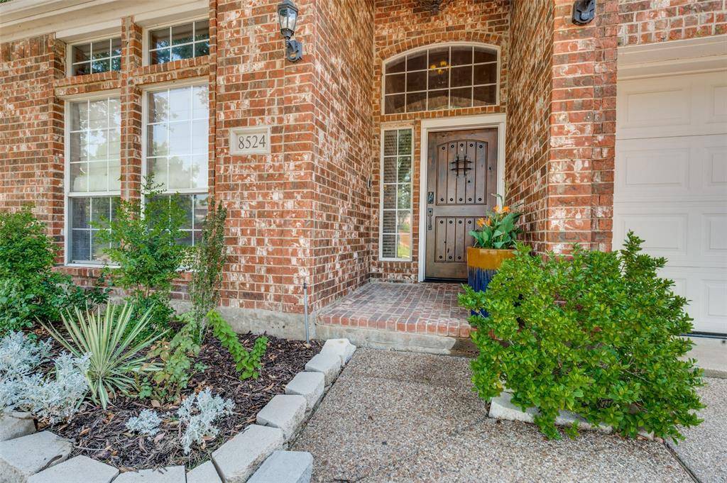 8524 Wellington Point Drive, Irving, TX 75063
