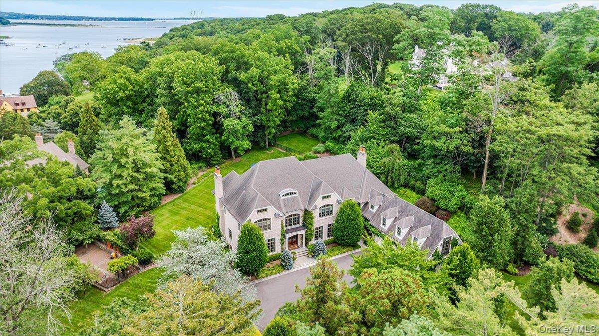 17 Plover LN, Lloyd Harbor, NY 11743