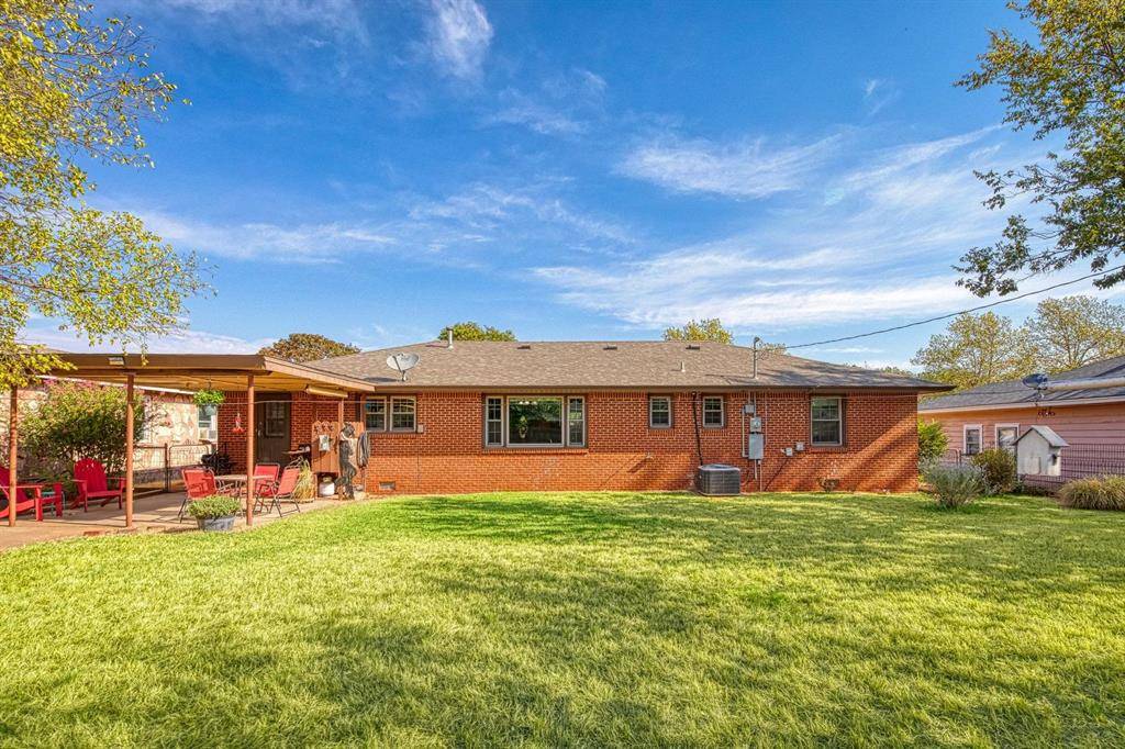 328 W Country Club BLVD, Elk City, OK 73644