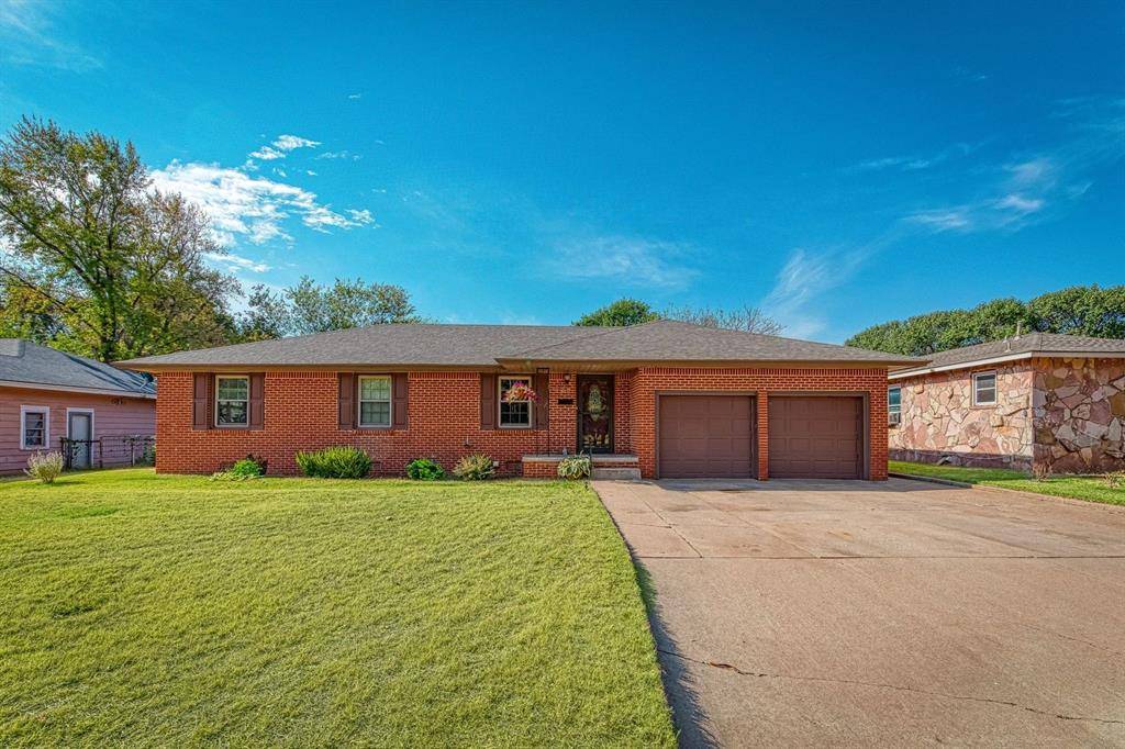 328 W Country Club BLVD, Elk City, OK 73644