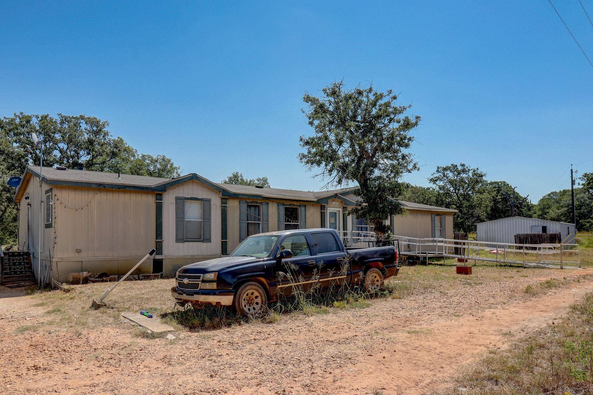 2125 Polly Ln, La Vernia, TX 78121