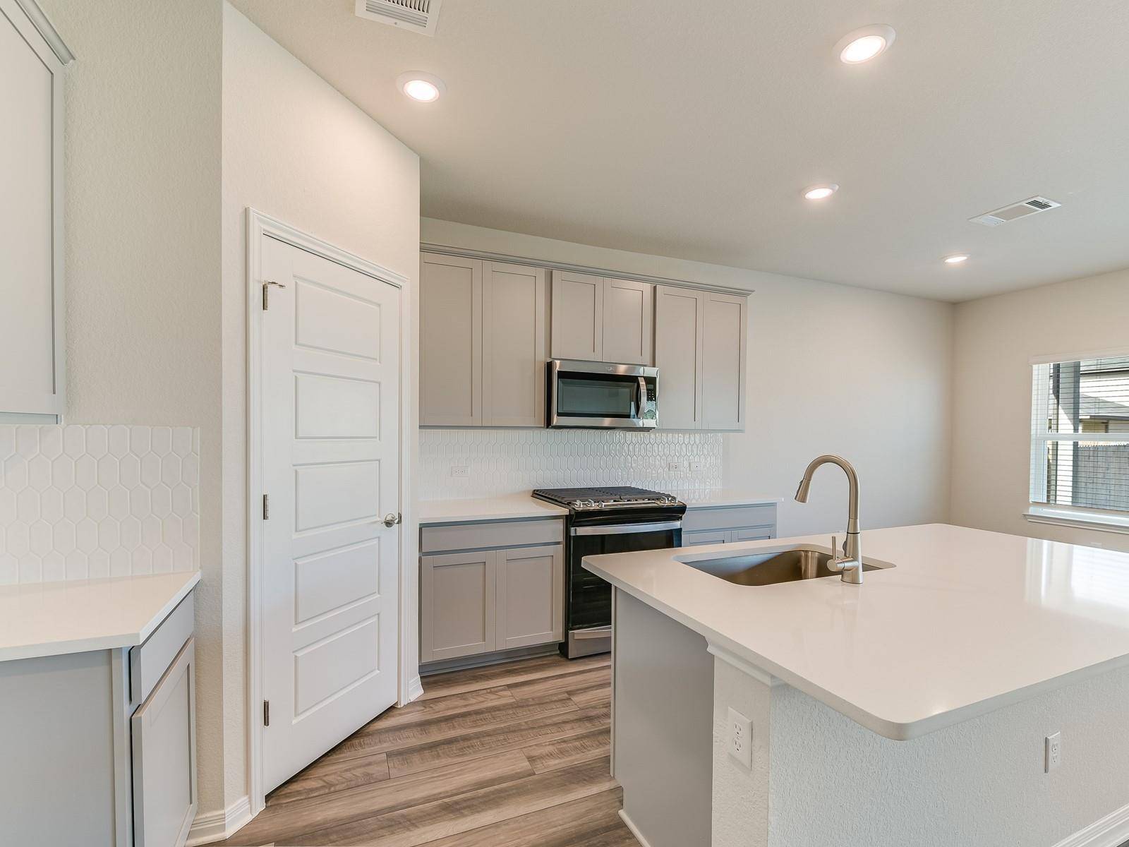 631 Wild Spur LN, Liberty Hill, TX 78642