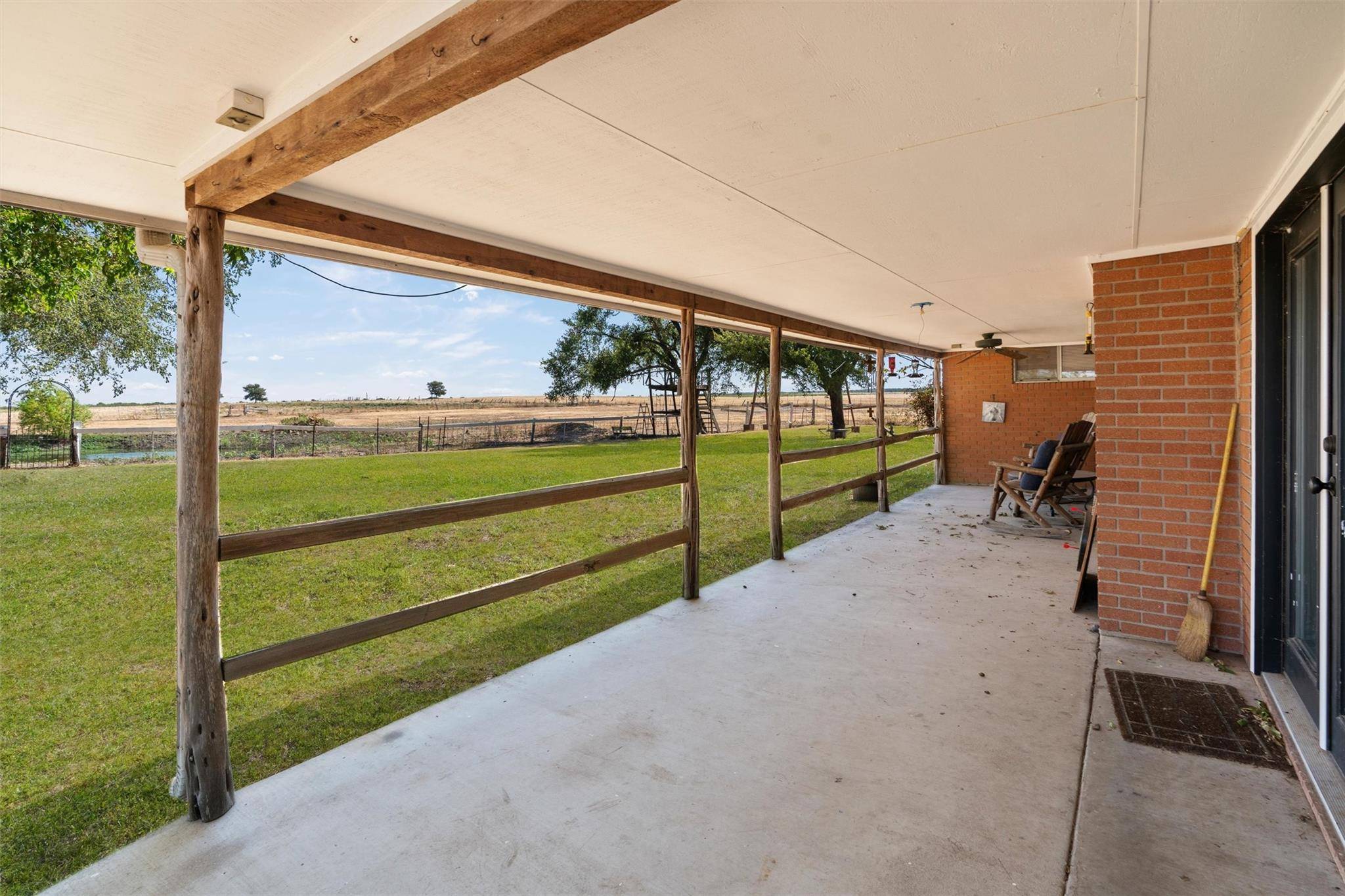 323 County Road 450, Thorndale, TX 76577
