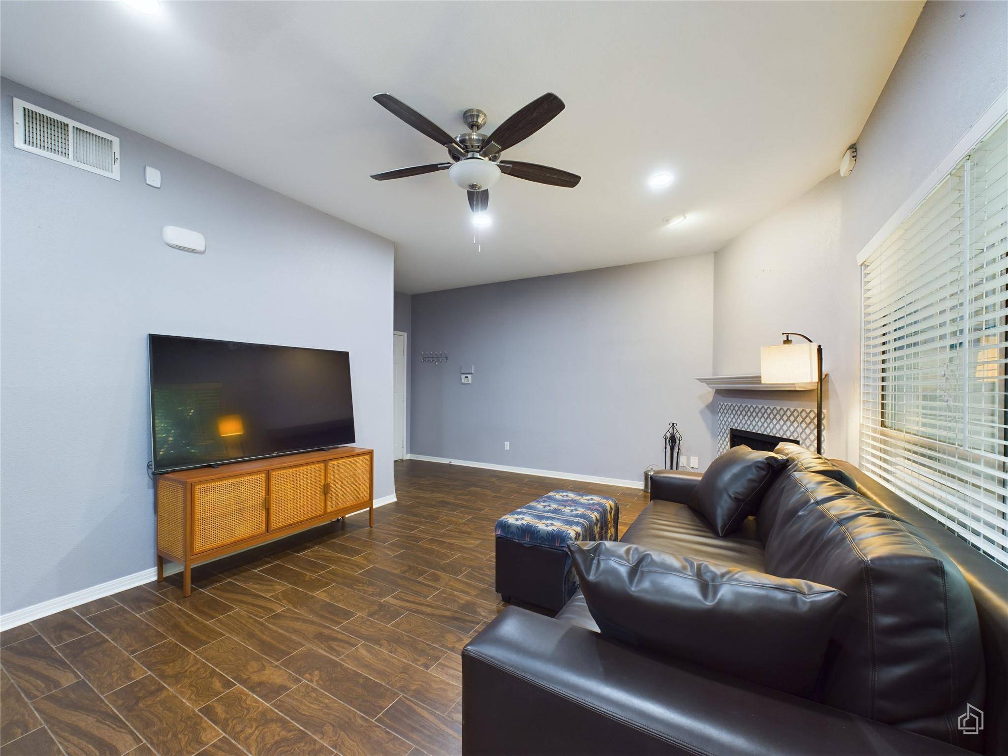 2450 Wickersham LN #501, Austin, TX 78741