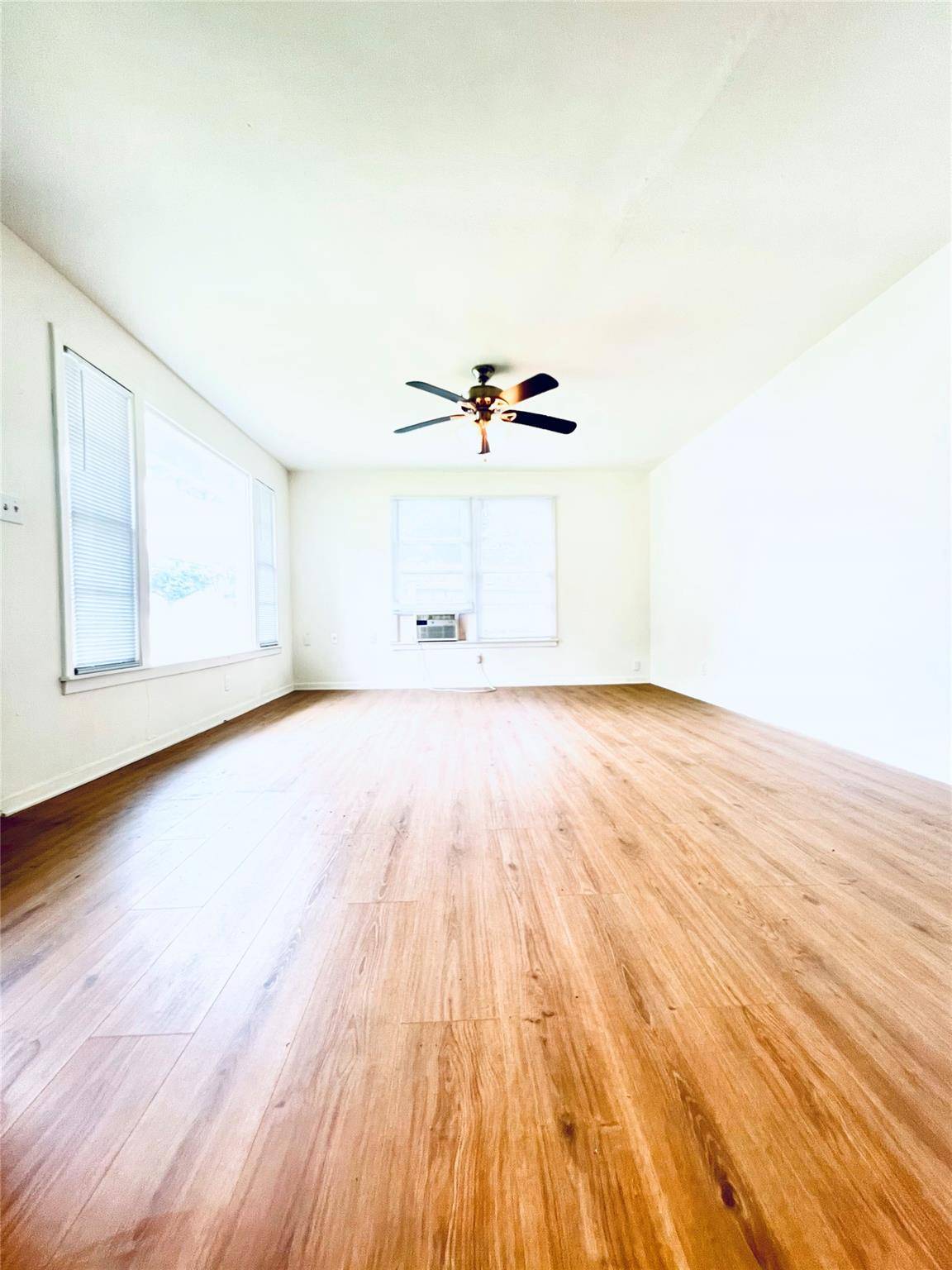 528 E Milam ST, La Grange, TX 78945
