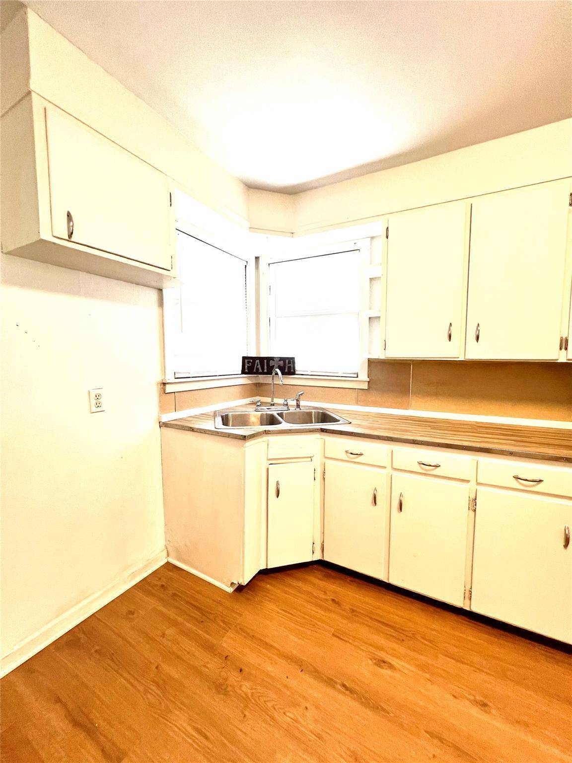 528 E Milam ST, La Grange, TX 78945