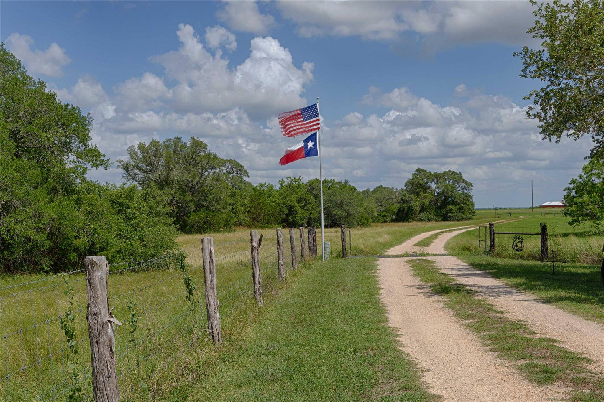 900 Schulze RD, Schulenburg, TX 78949