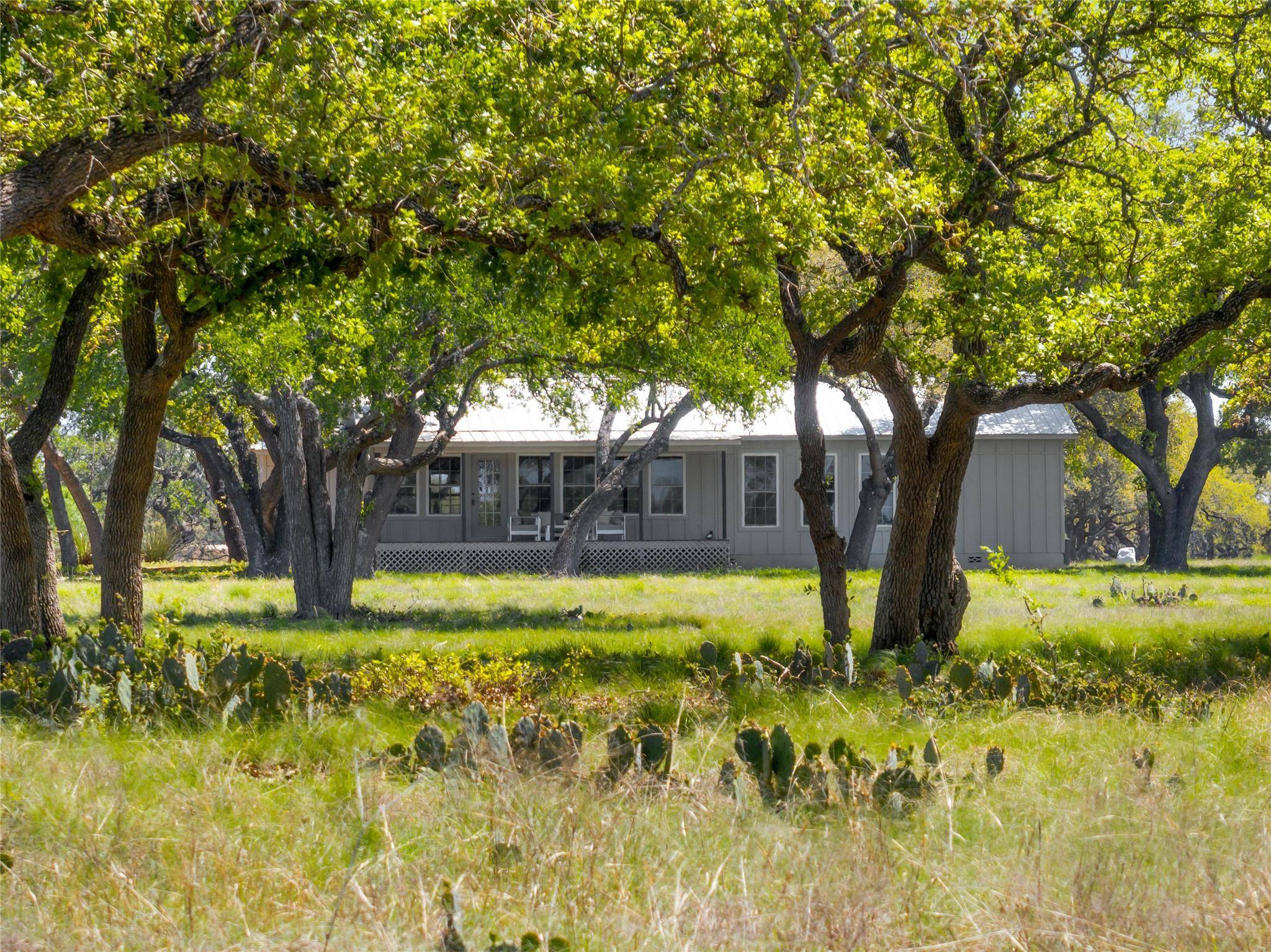 9695 W US 290 HWY, Hye, TX 78635