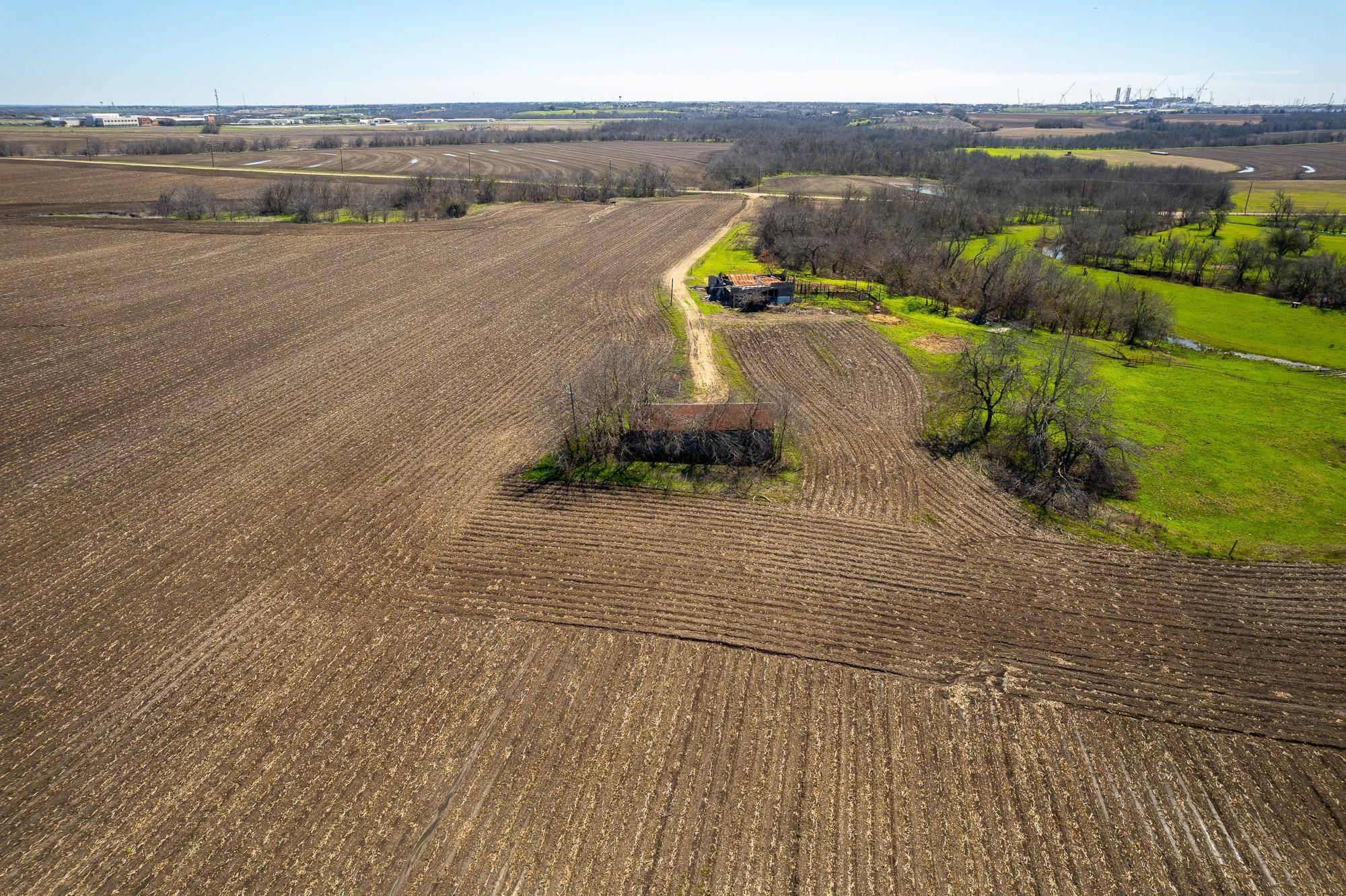 901 County Road 398, Taylor, TX 76574