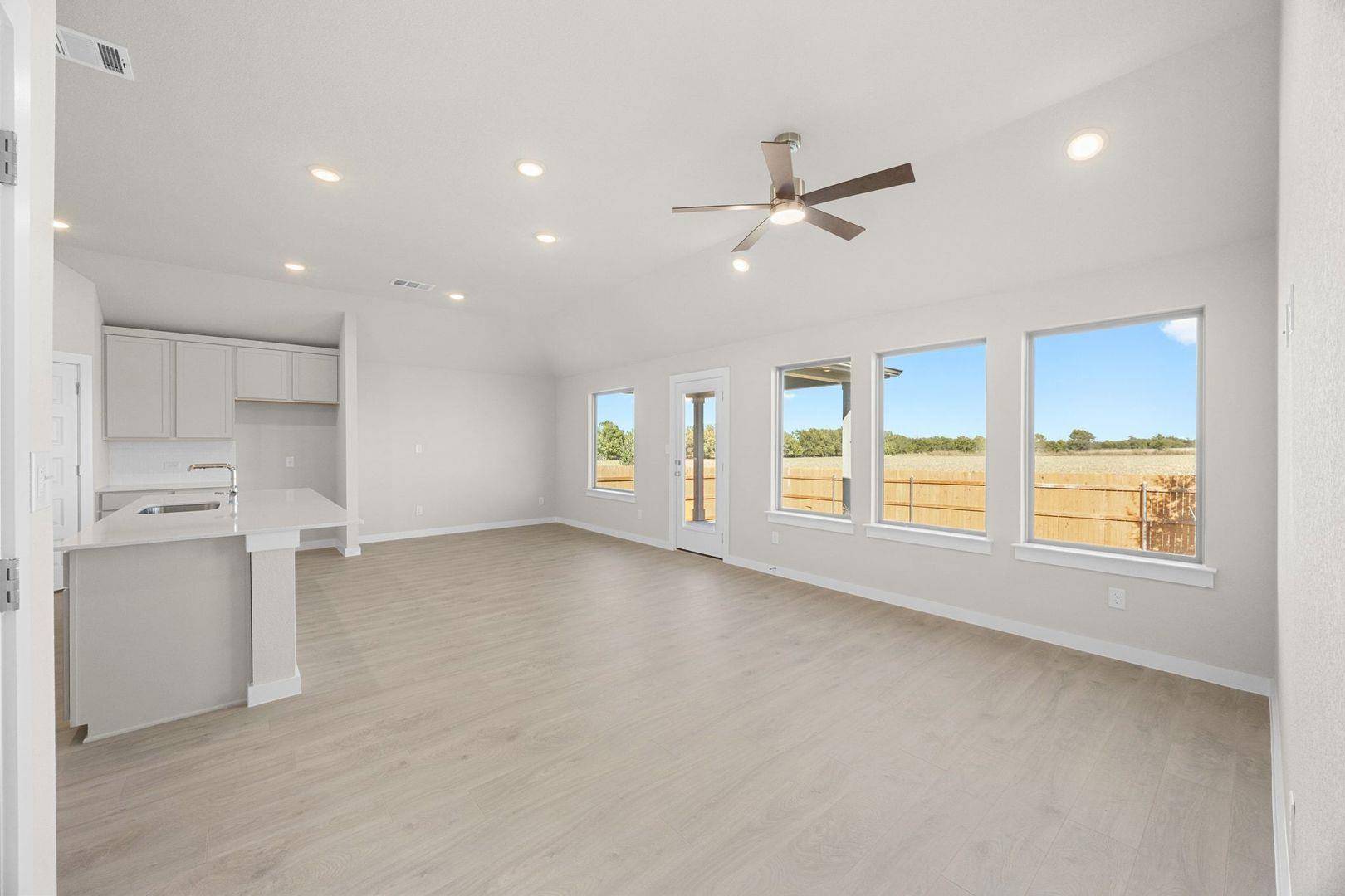 110 Divisadero DR, Hutto, TX 78634