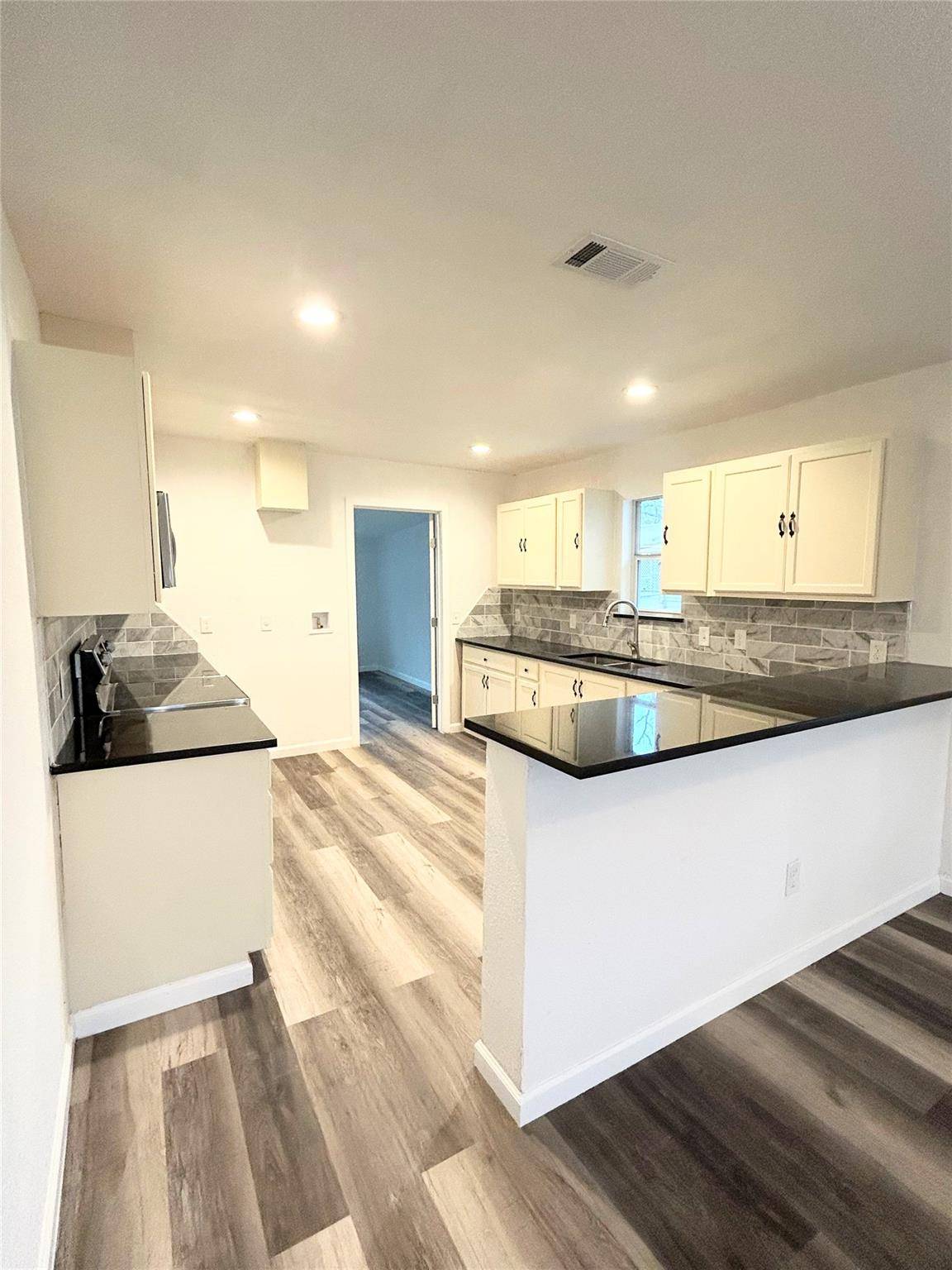 635 White Ave, Rockdale, TX 76567