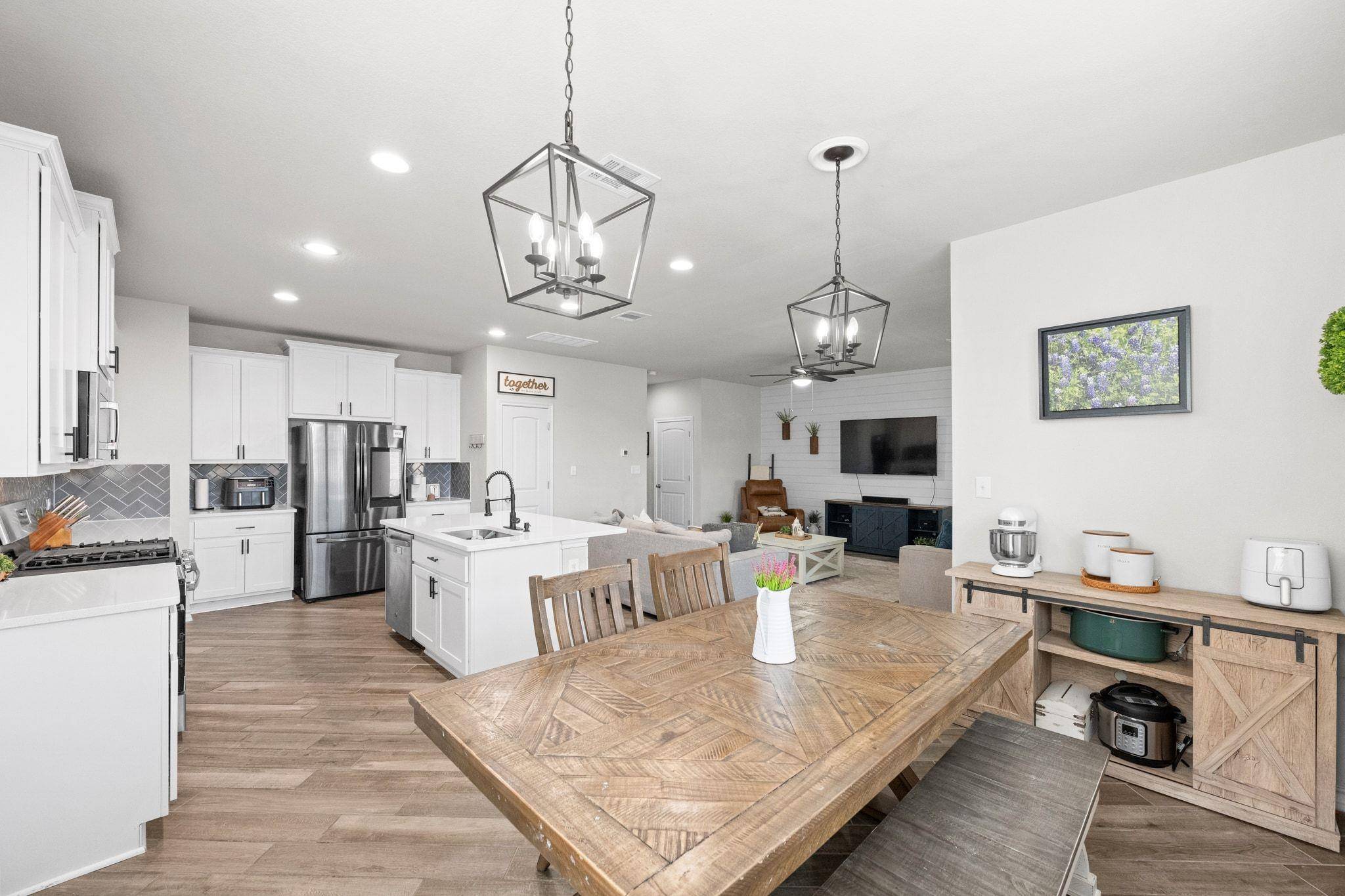 187 Buttonwood DR, Buda, TX 78610