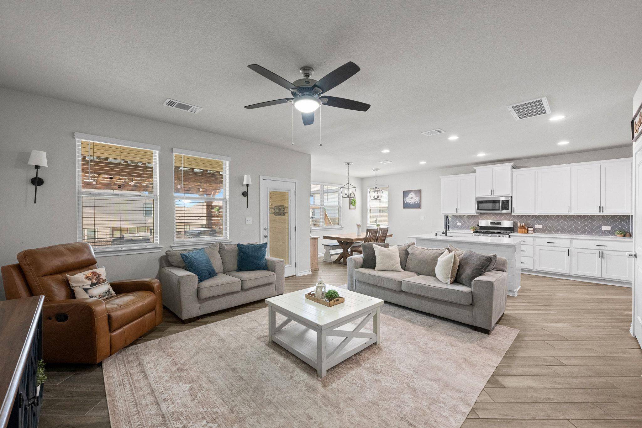 187 Buttonwood DR, Buda, TX 78610