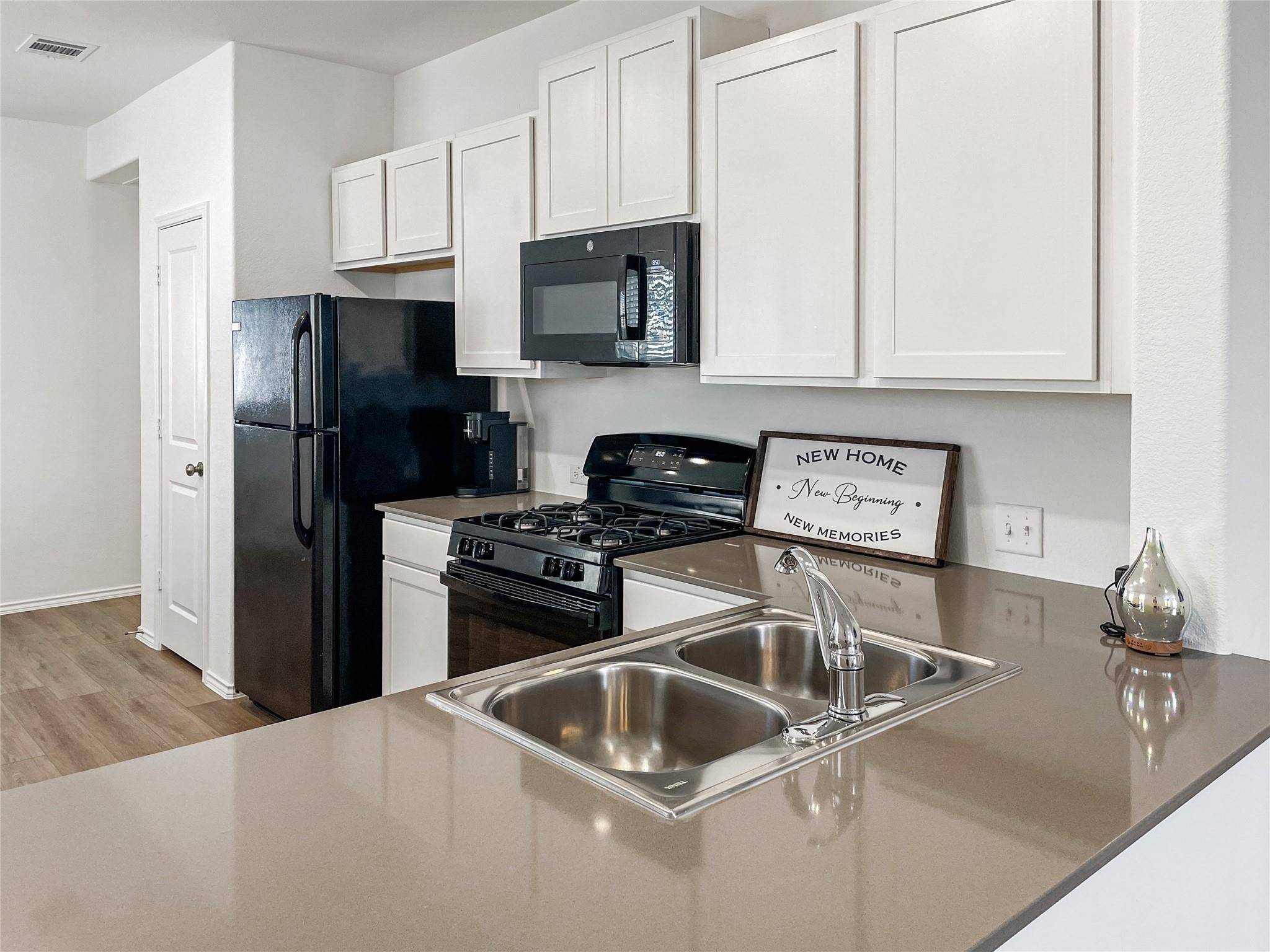 126 Allegro DR, Hutto, TX 78634