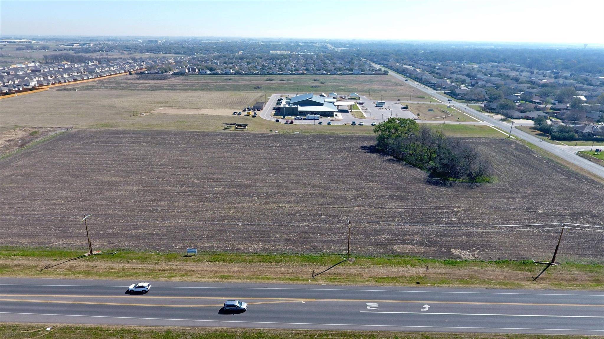 709 Carlos G Parker BLVD NW, Taylor, TX 76574