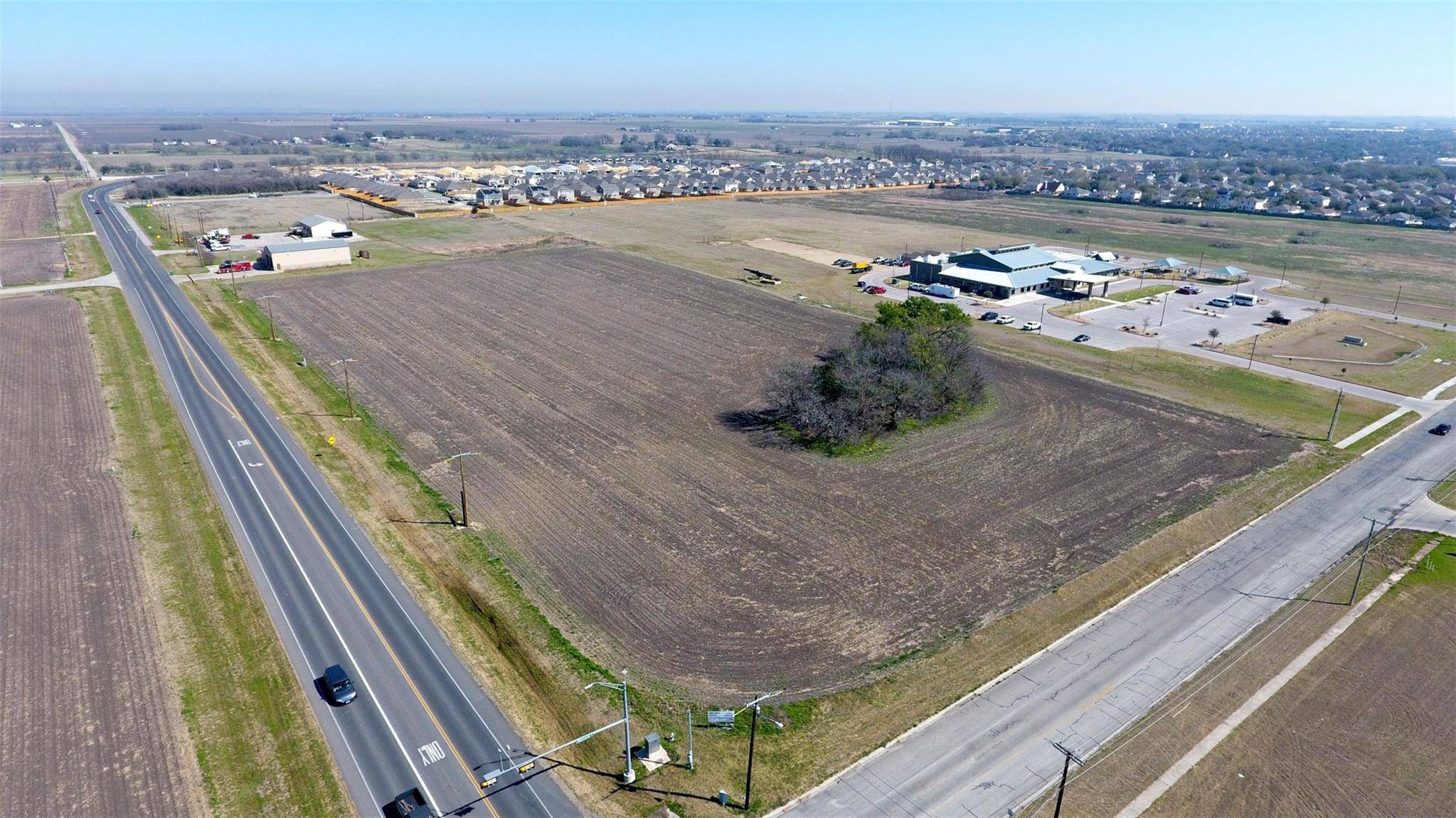 709 Carlos G Parker BLVD NW, Taylor, TX 76574
