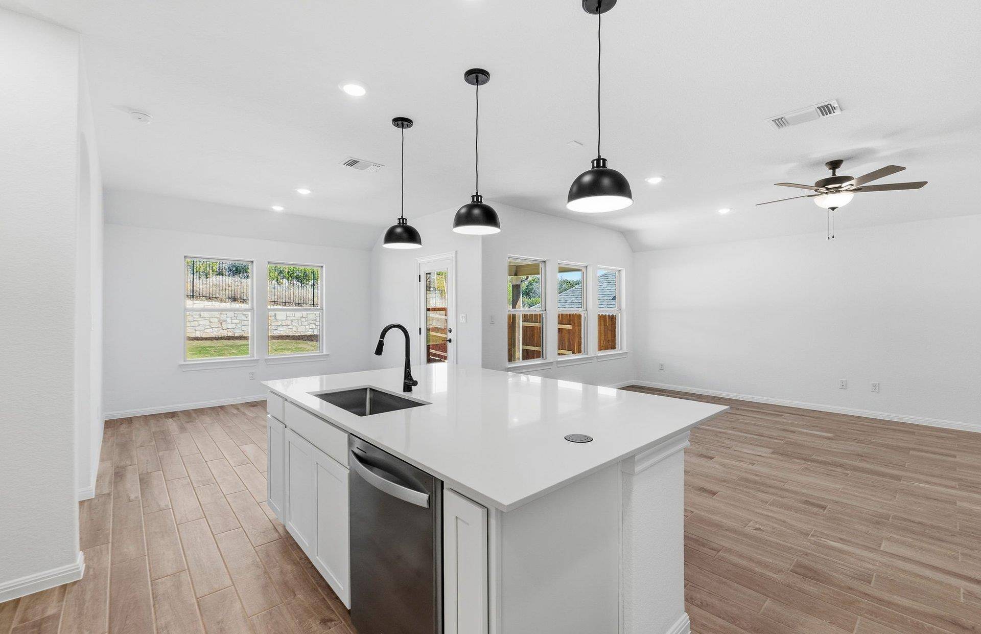 7005 Cliff Rose DR, Spicewood, TX 78669