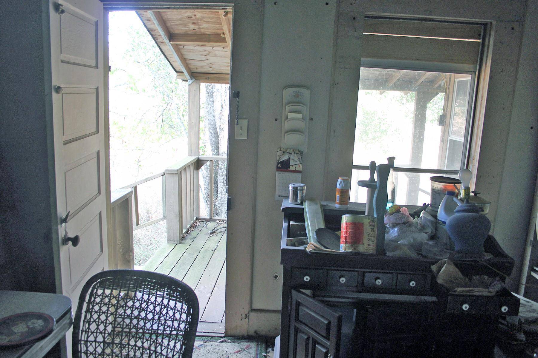 7887 Pettytown RD, Red Rock, TX 78662
