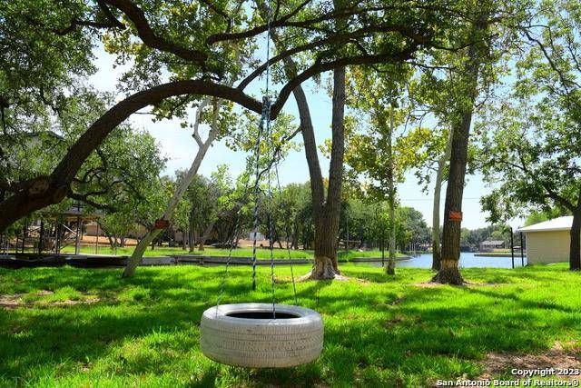 321 Legion LOOP, Kingsland, TX 78639