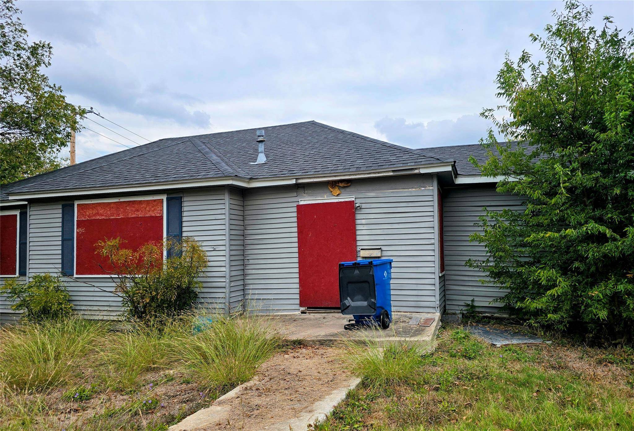 914 Porter & 901 W 5th, Taylor, TX 76574