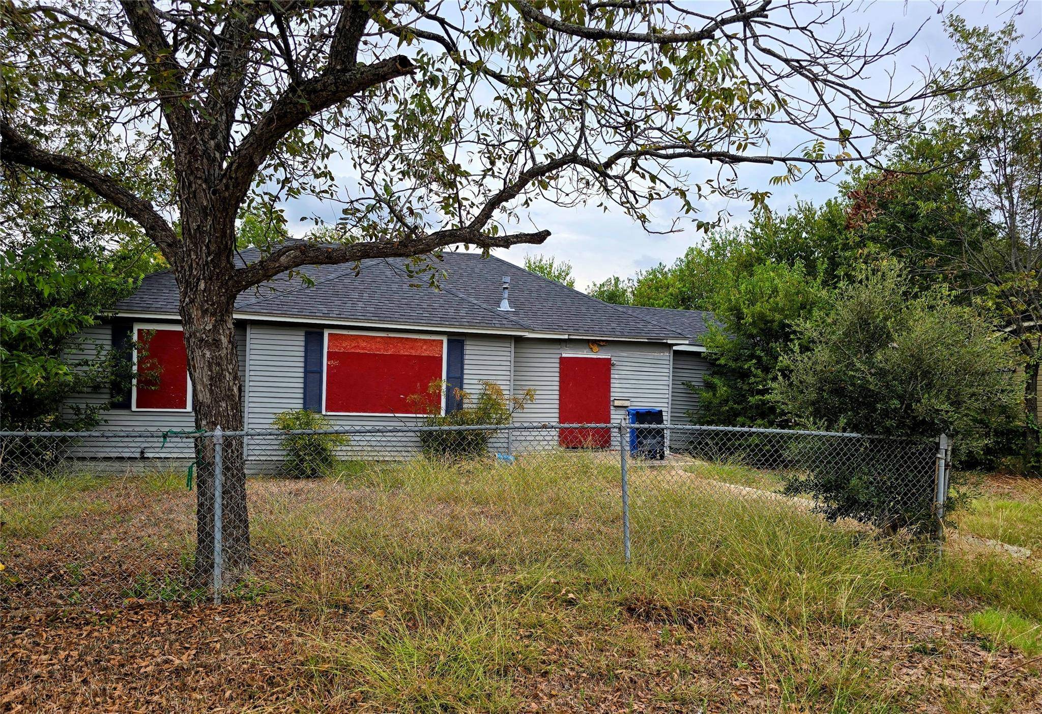 914 Porter & 901 W 5th, Taylor, TX 76574