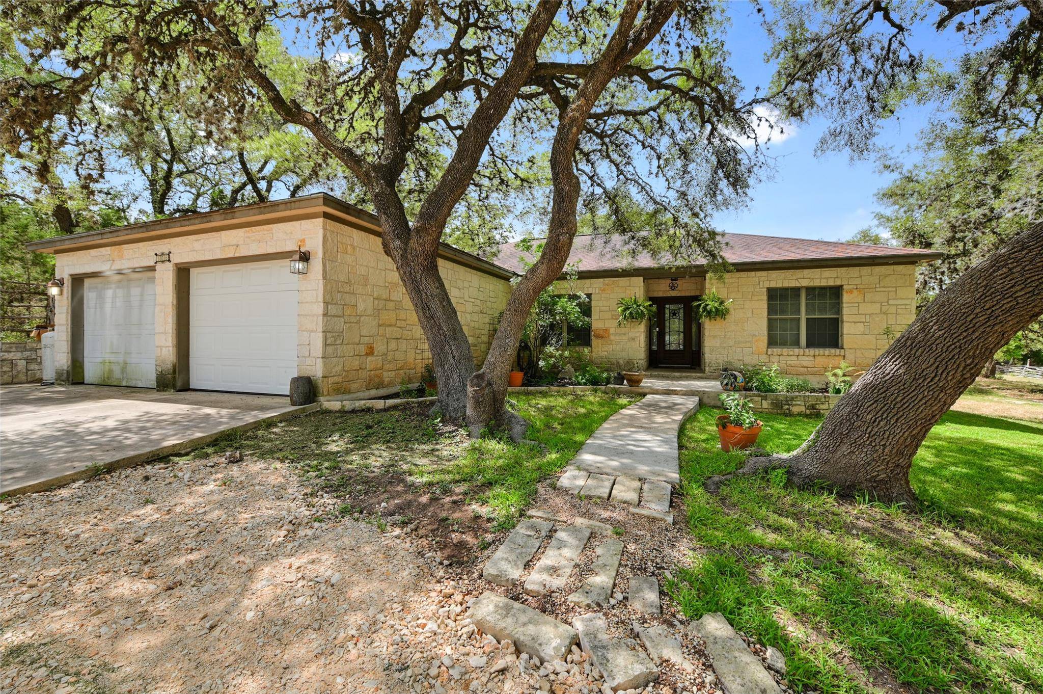 106 Masonic Lodge RD, Wimberley, TX 78676